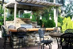 10 Inspirasi dapur semi outdoor ini bikin masak jadi lebih asyik