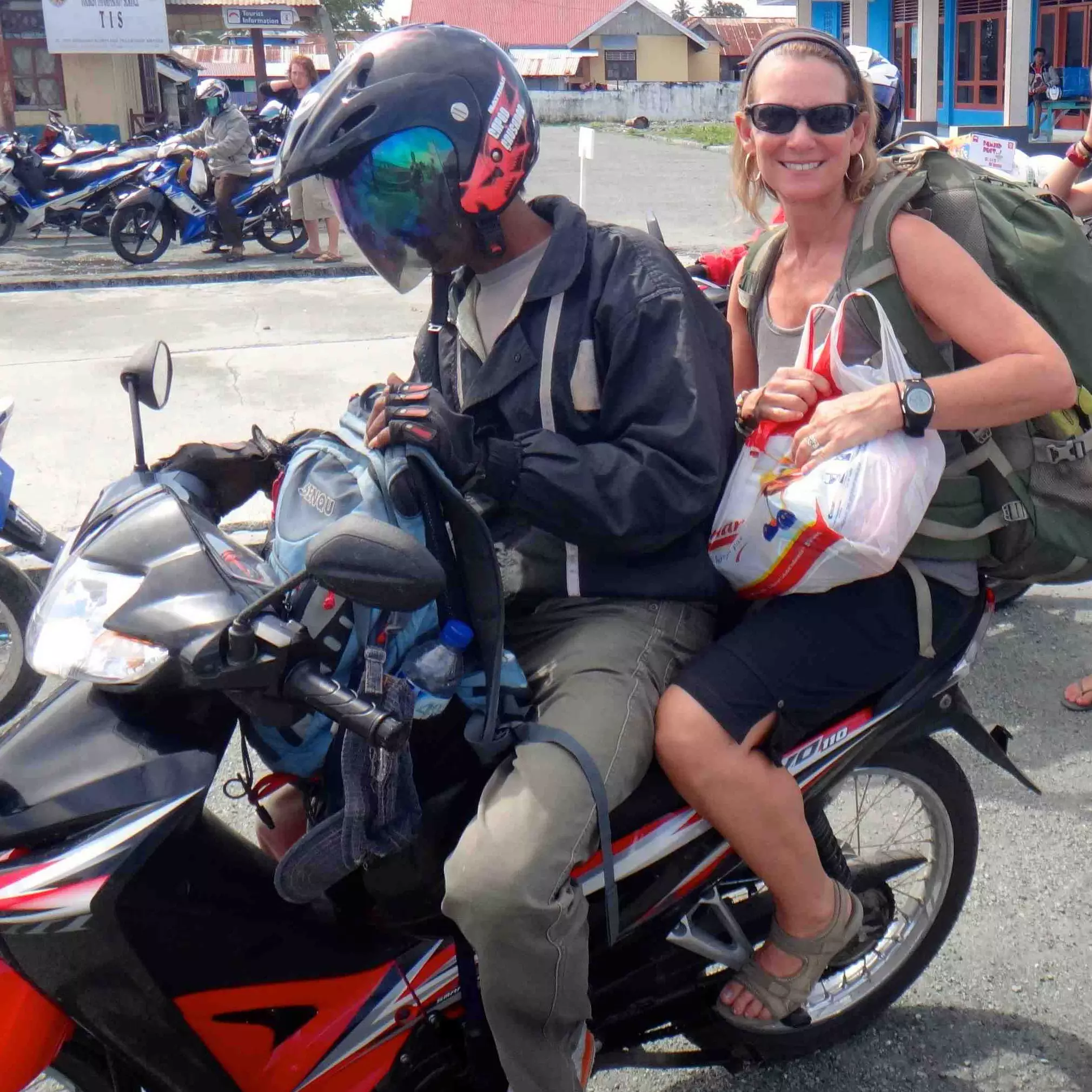 Kisah penumpang ojek online pakai rok dikira hantu ini ngocol abis