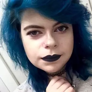 Alasan cewek cantik ini lukis karya van Gogh di pahanya bikin salut