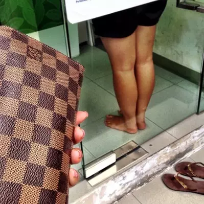 5 Foto kocak ini bukti kalau orang Indonesia itu penuh sopan santun