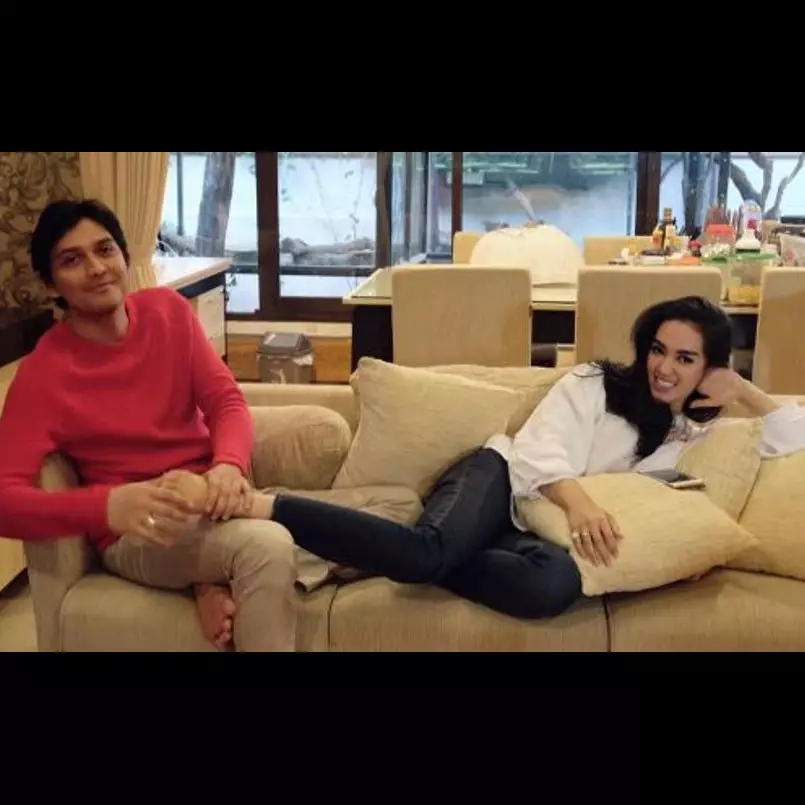 Jadi pengantin baru, ini 10 potret mesranya Lucky Hakim &amp; Syahrini KW