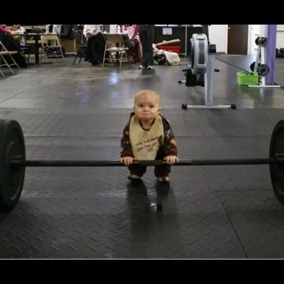 10 Aksi bocah kecil ini ajarkan cara jadi pria dewasa, kocak banget