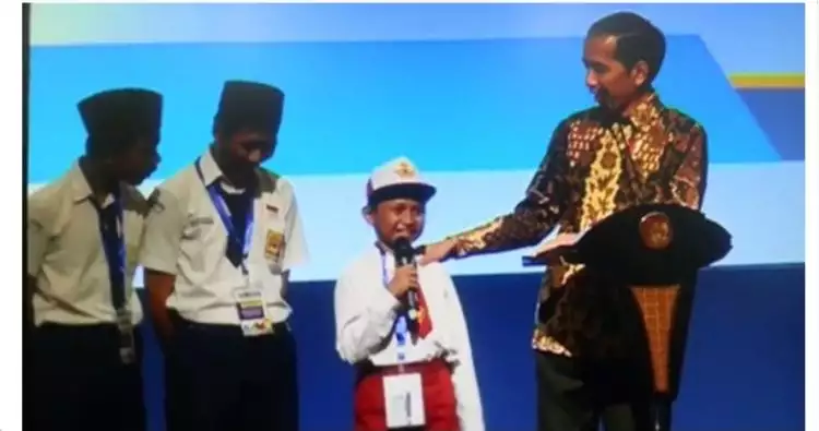 Siswa SD ini bikin Jokowi ketawa malu akibat salah ucap ikan tongkol