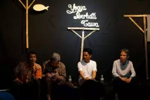 Kita butuh banyak humor, karena hidup ini kelewat serius