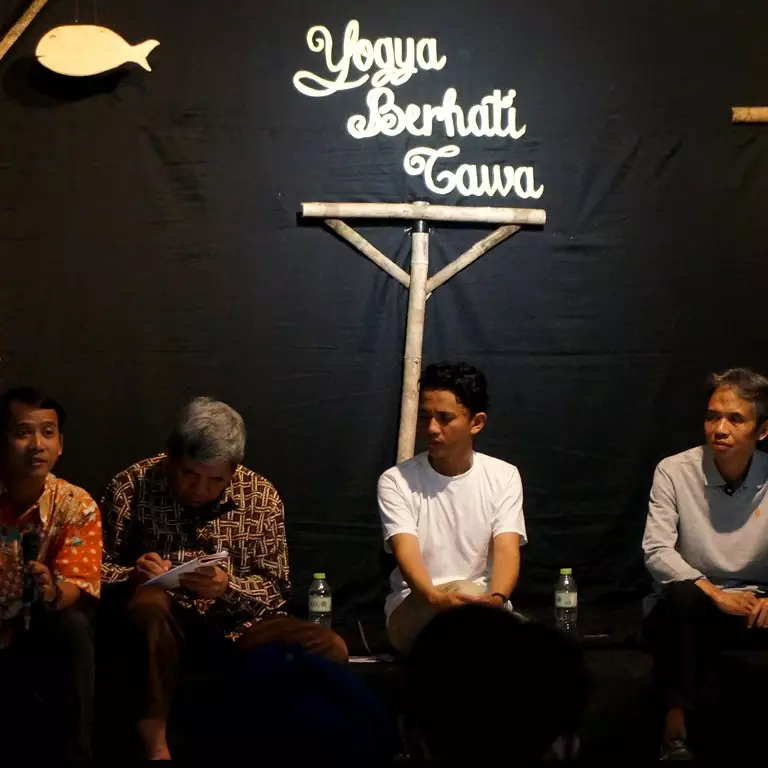 Kita butuh banyak humor, karena hidup ini kelewat serius