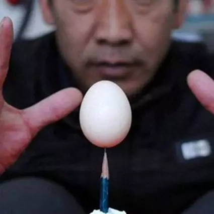 15 Aksi jaga keseimbangan ini menegangkan, kamu pasti melongo deh