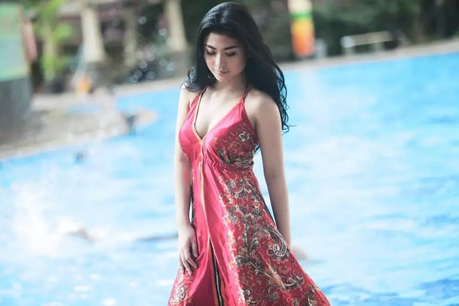 Cantiknya Delia Husein, cewek yang lagi 'dideketin' Adipati Dolken