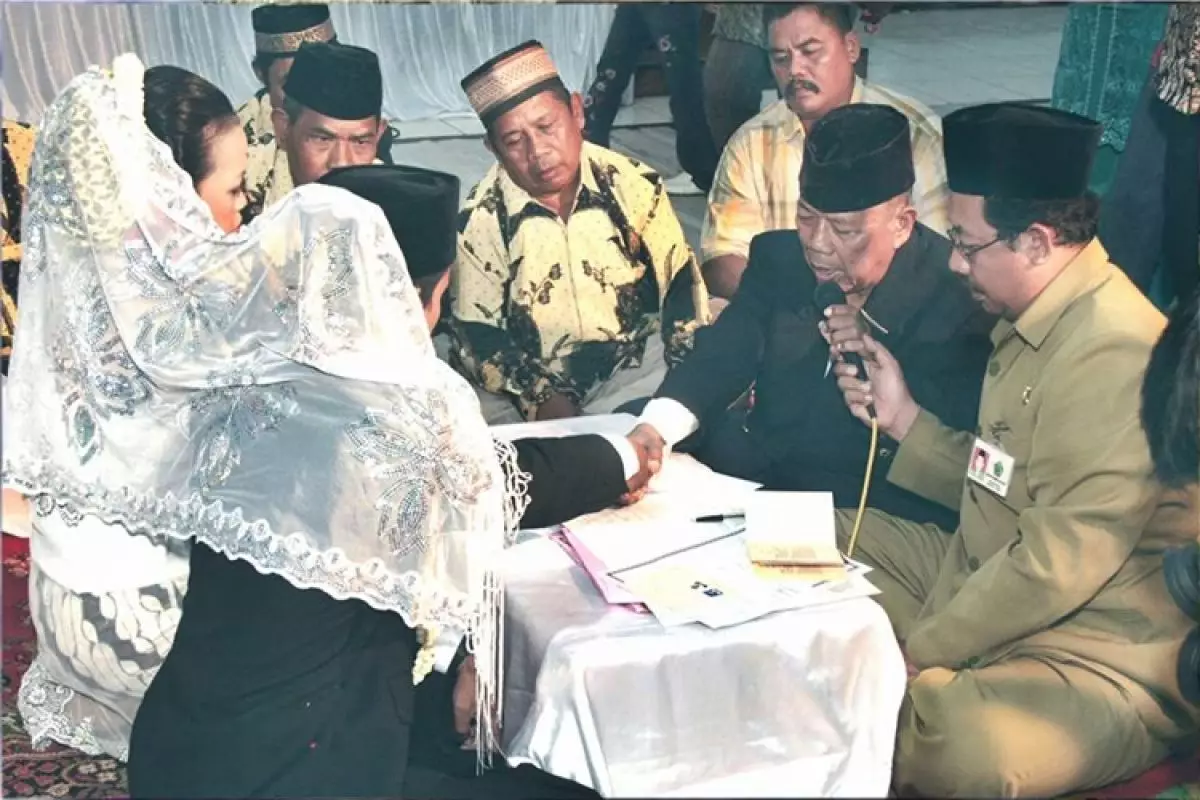 Kisah haru pengantin dengan mas kawin Rp 100 ribu, kamu berani tiru?