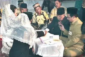 Kisah haru pengantin dengan mas kawin Rp 100 ribu, kamu berani tiru?