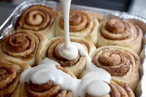 Mau cinnamon rolls ala cafe? Nggak usah beli, mending bikin sendiri