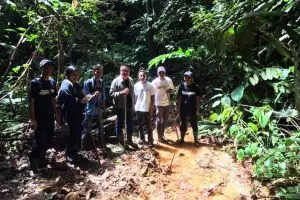 Ingin lihat Rafflesia, Rhenald Kasali juga tolong anak putus sekolah