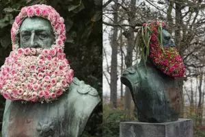 11 Karya seni perpaduan buket bunga dan patung, hasilnya unik banget