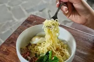 5 Cara unik menikmati mi instan yang cuma ada di Jogja, jadi lapar nih