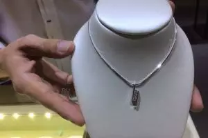 Kalung trilogi ini memiliki filosofi unik, cocok buat pasanganmu