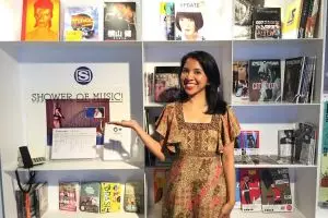 2 Buku karya Dewi Lestari dibeli Jokowi, ini tanggapan sang adik