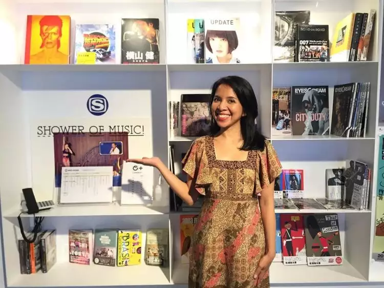 2 Buku karya Dewi Lestari dibeli Jokowi, ini tanggapan sang adik