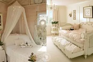 10 Tempat tidur tema Shabby Chic ini bikin betah lama-lama di kamar