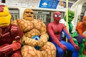 10 Foto cosplayer saat di kehidupan sehari-hari ini mengocok perut 