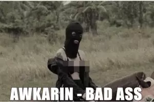 13 Meme kritik penampilan Awkarin di single barunya ini bikin ngakak