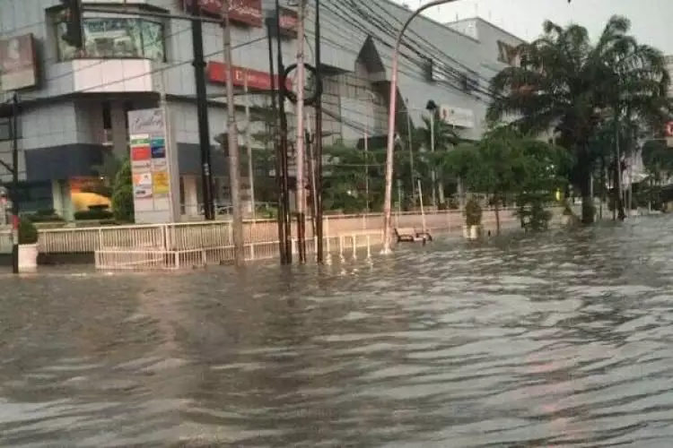 Banjir di 54 titik, ribuan rumah di Jakarta terendam 