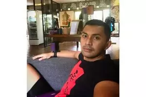 Kejebak banjir, yang dilakukan Anjasmara ini langsung viral