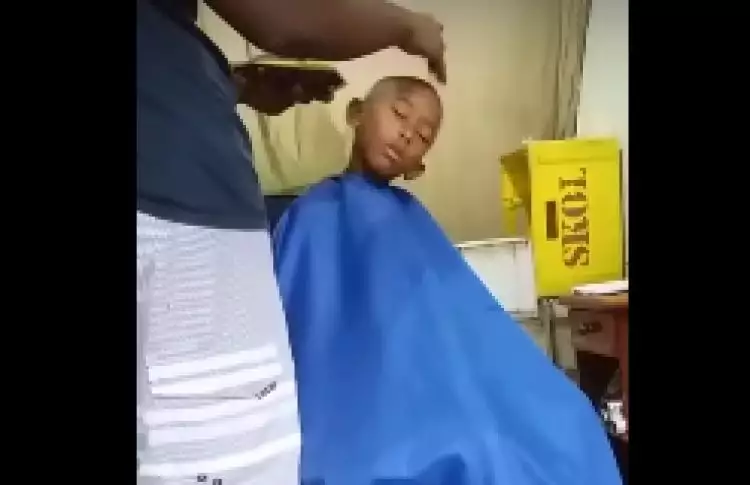 3 Video kocak orang ngantuk saat dicukur rambutnya, jadi pengen jitak