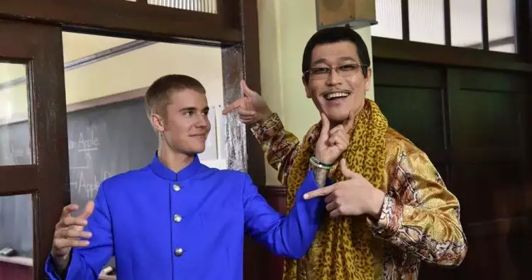 10 Foto BTS Justin Bieber main iklan Jepang bareng Pikotaro PPAP