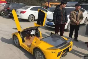 Saking sayangnya, kakek ini buatkan 'Lamborghini' untuk cucunya