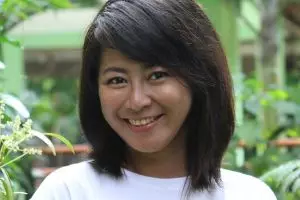 Ini kabar terbaru 'petualang cantik' Riyanni Djangkaru, jadi guru Yoga