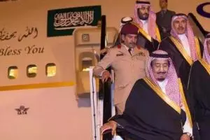 10 Kicauan tanggapi tulisan God Bless You di badan pesawat Raja Salman