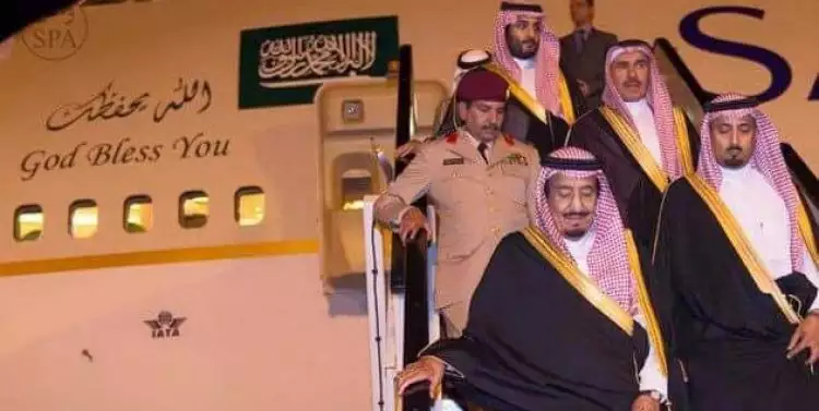10 Kicauan tanggapi tulisan God Bless You di badan pesawat Raja Salman