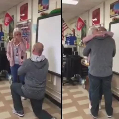 Romantis, guru IPA ini lamar guru Matematika di depan murid mereka