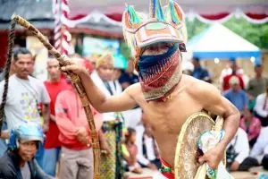 Tari khas NTT ini pukau turis asing di Festival Komodo 2017