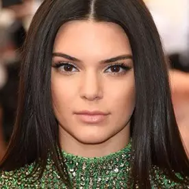 Selain Sarah Sechan, ini 5 artis yang pernah stop gunakan media sosial