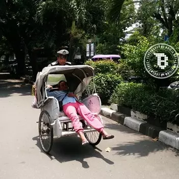Polisi kayuh becak berisi pemiliknya tidur ini alasannya bikin haru