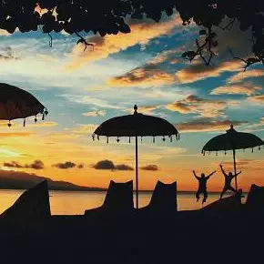 10 Foto pantai syariah khusus perempuan di Banyuwangi, sunsetnya indah