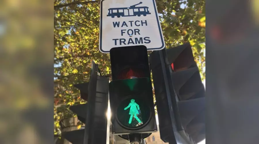 Kesetaraan gender, lampu penyeberangan di kota ini bergambar perempuan