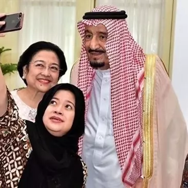 10 Foto tunjukkan beda kunjungan Raja Salman di  Indonesia &amp; Malaysia