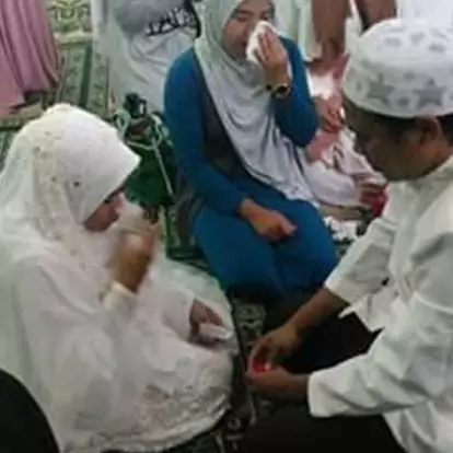 Pria ini beri mahar calon istrinya kain kafan, alasannya bikin terharu