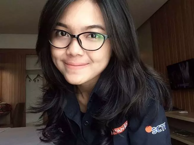 Cantik &amp; jurnalis, 10 foto Dana Paramita ini bikin  pengen diwawancara