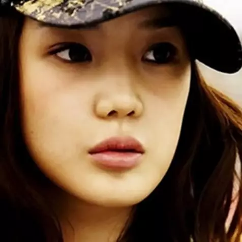 9 Transformasi Park Bom eks 2NE1, idol yang berjuluk 'plastic monster'