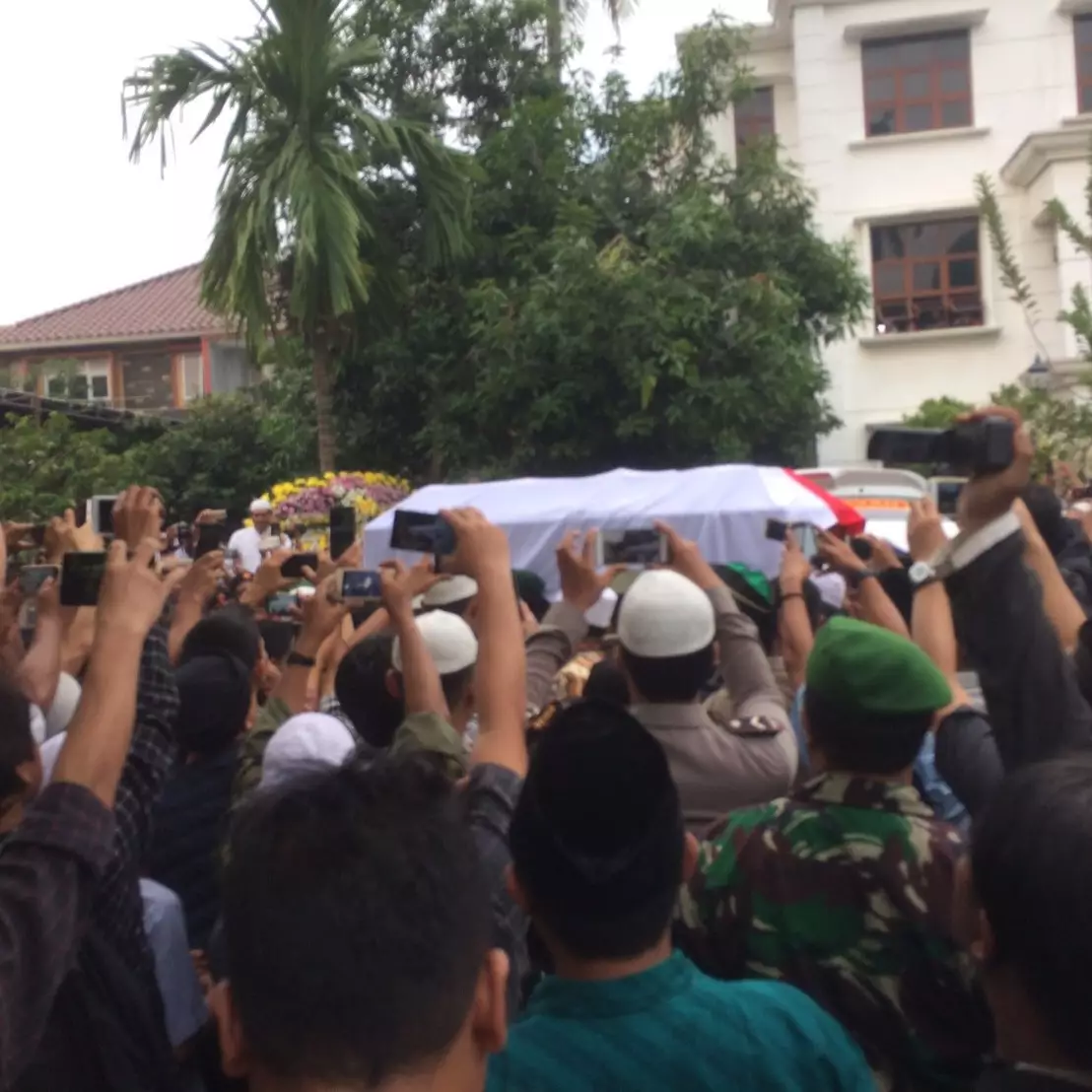 Jenazah KH Hasyim Muzadi diiringi ratusan pelayat