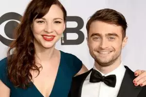 8 Fakta Erin Darke, artis cantik tunangan Daniel Radcliffe 