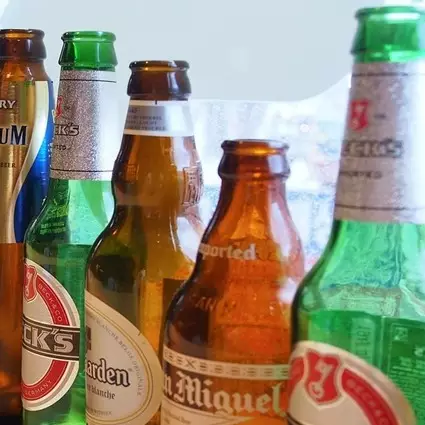 Kenapa ya botol bir selalu berwarna hijau atau cokelat? Ini alasannya