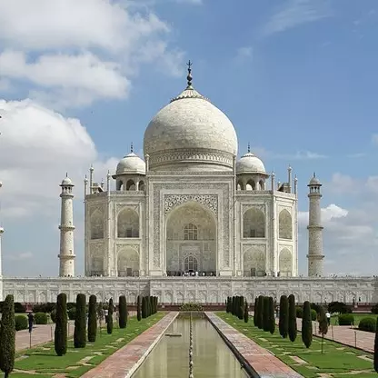 10 Bangunan megah ini didirikan sebagai bukti cinta, Indonesia mana?