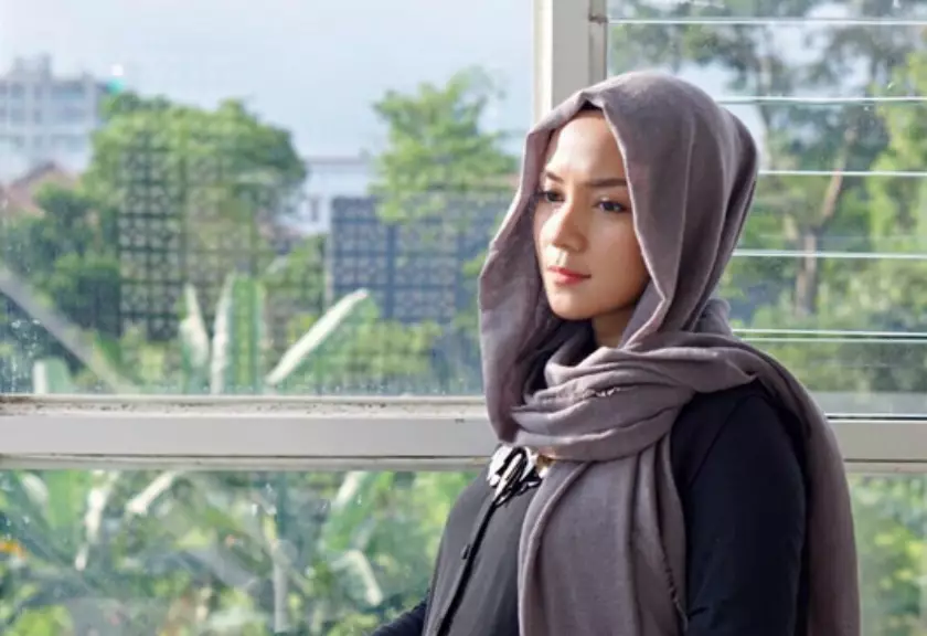 7 Seleb ini putuskan hapus tato karena asmara, ingin move on?