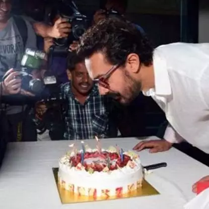 10 Potret meriahnya ulang tahun aktor kawakan Aamir Khan, selamat!