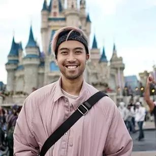 5 Selebriti muda ini kejar pendidikan sampai S2, idola yang inspiratif