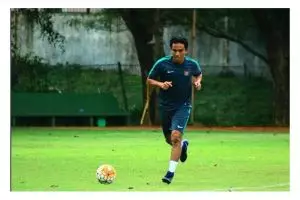 10 Foto kesibukan bintang sepak bola Indonesia Bima Sakti usai pensiun