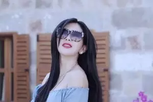 Ini harga 8 kacamata mewah Syahrini, coba tebak paling mahal berapa?